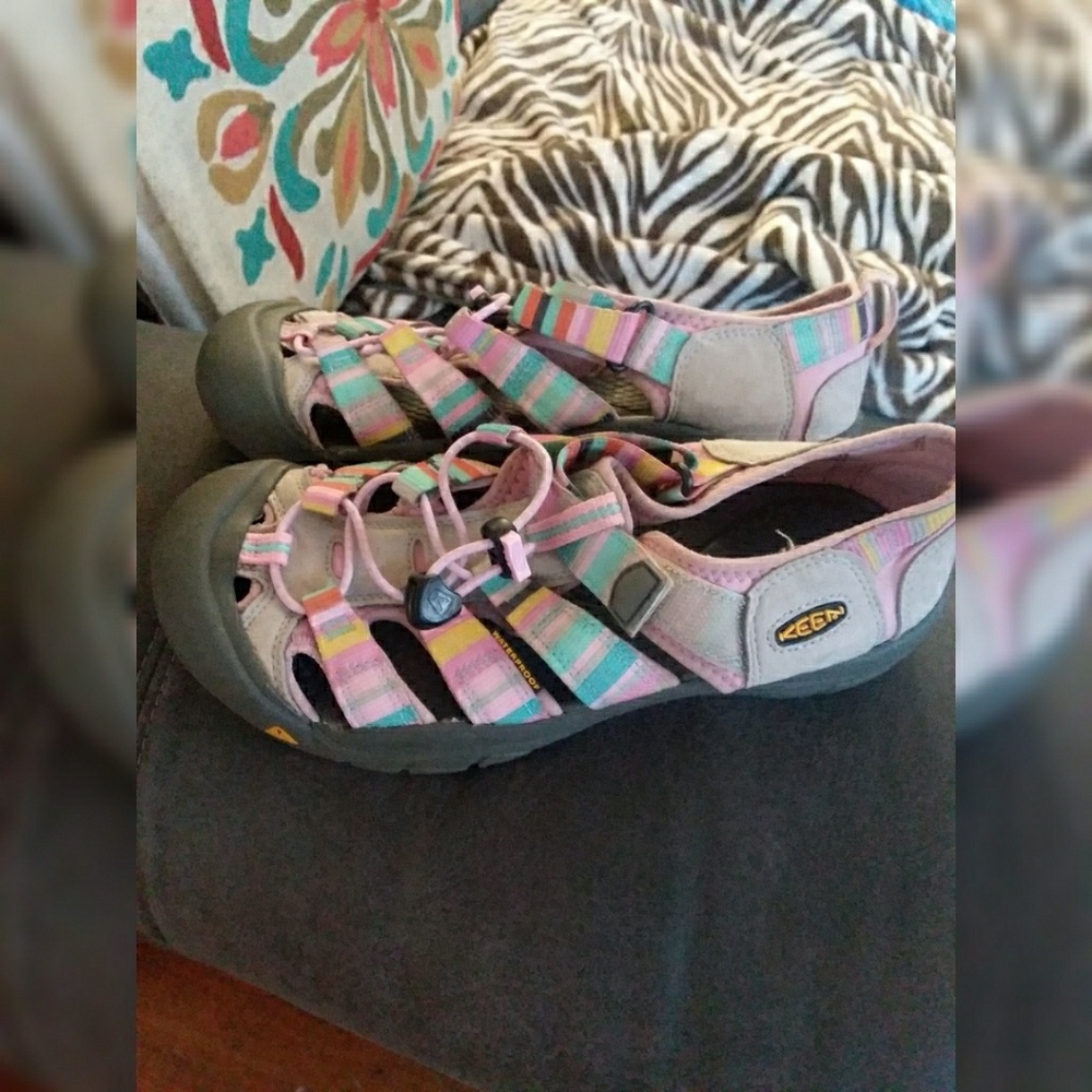 Keen Size 6 rainbow shoes ladies